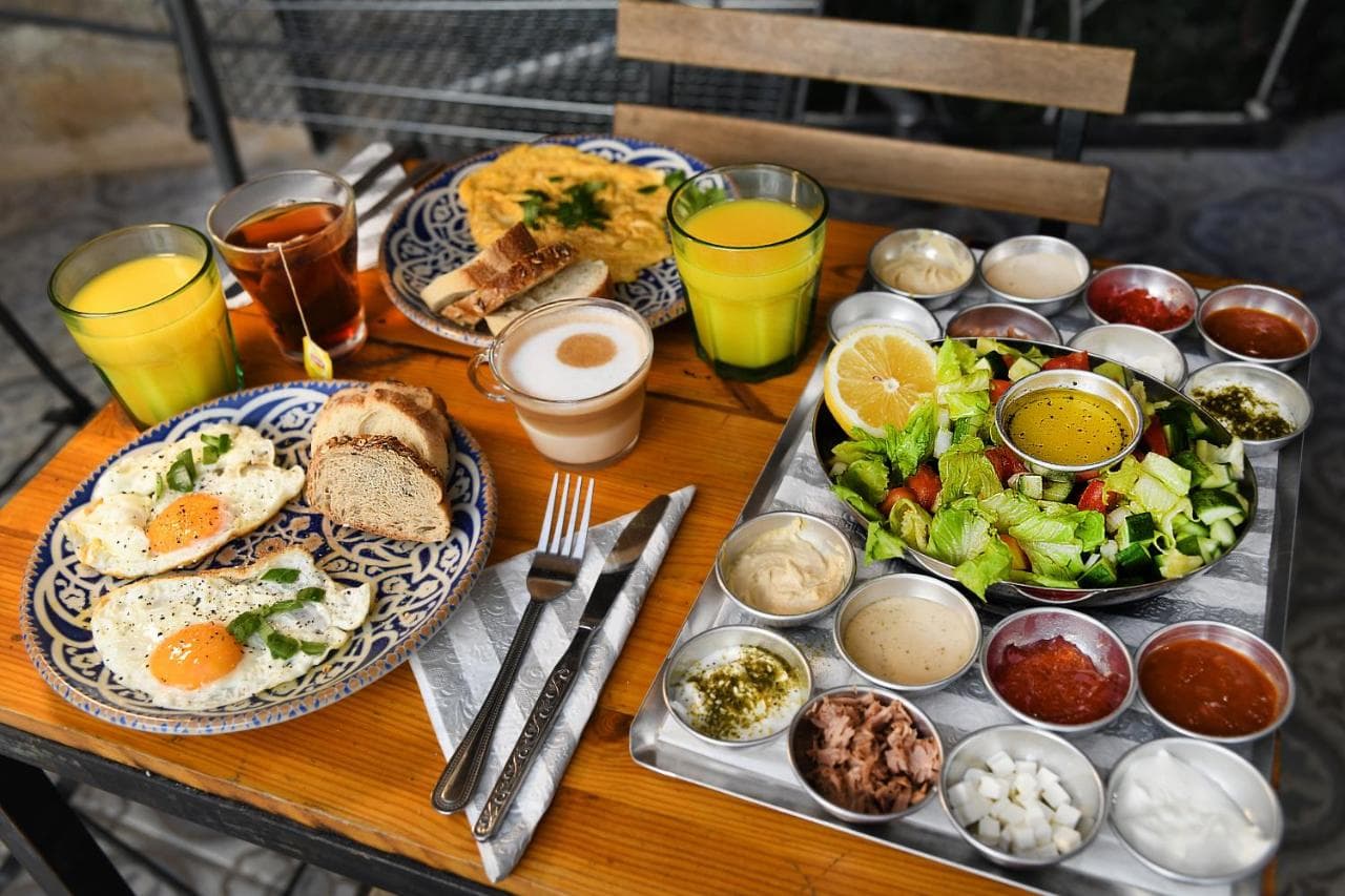 ארוחת בוקר ישראלית כלולה